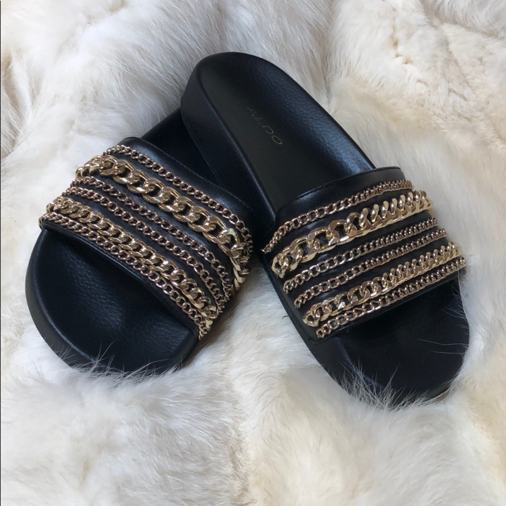Aldo black & gold chain slides